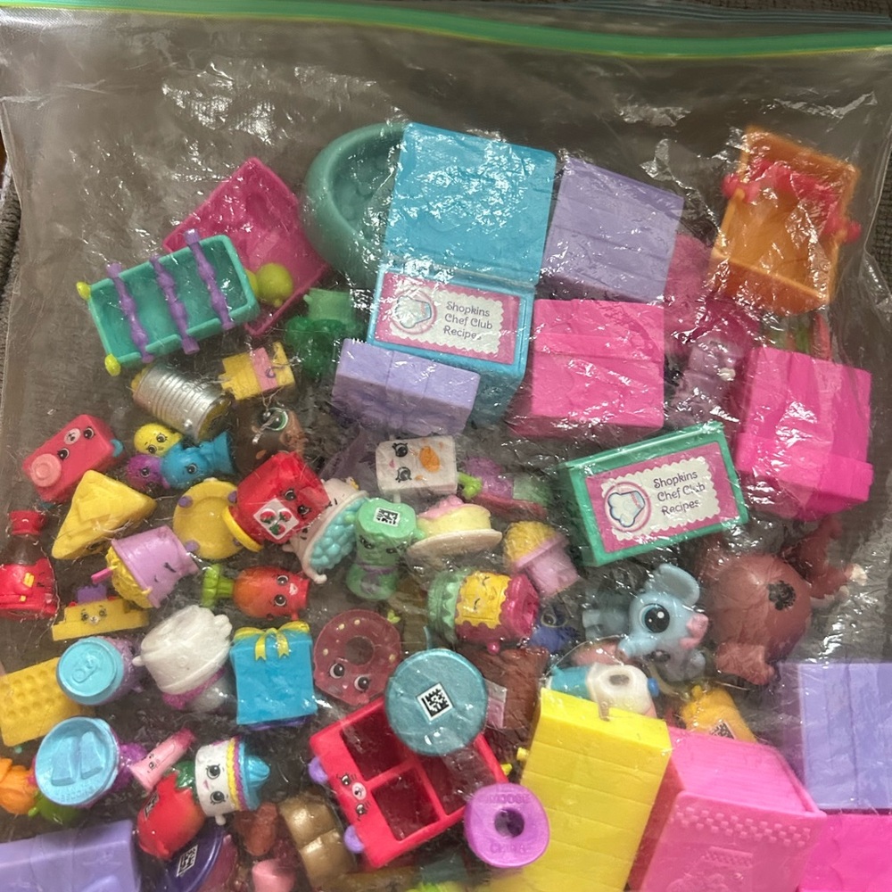 Random Shopkins and LPS Toy Mix